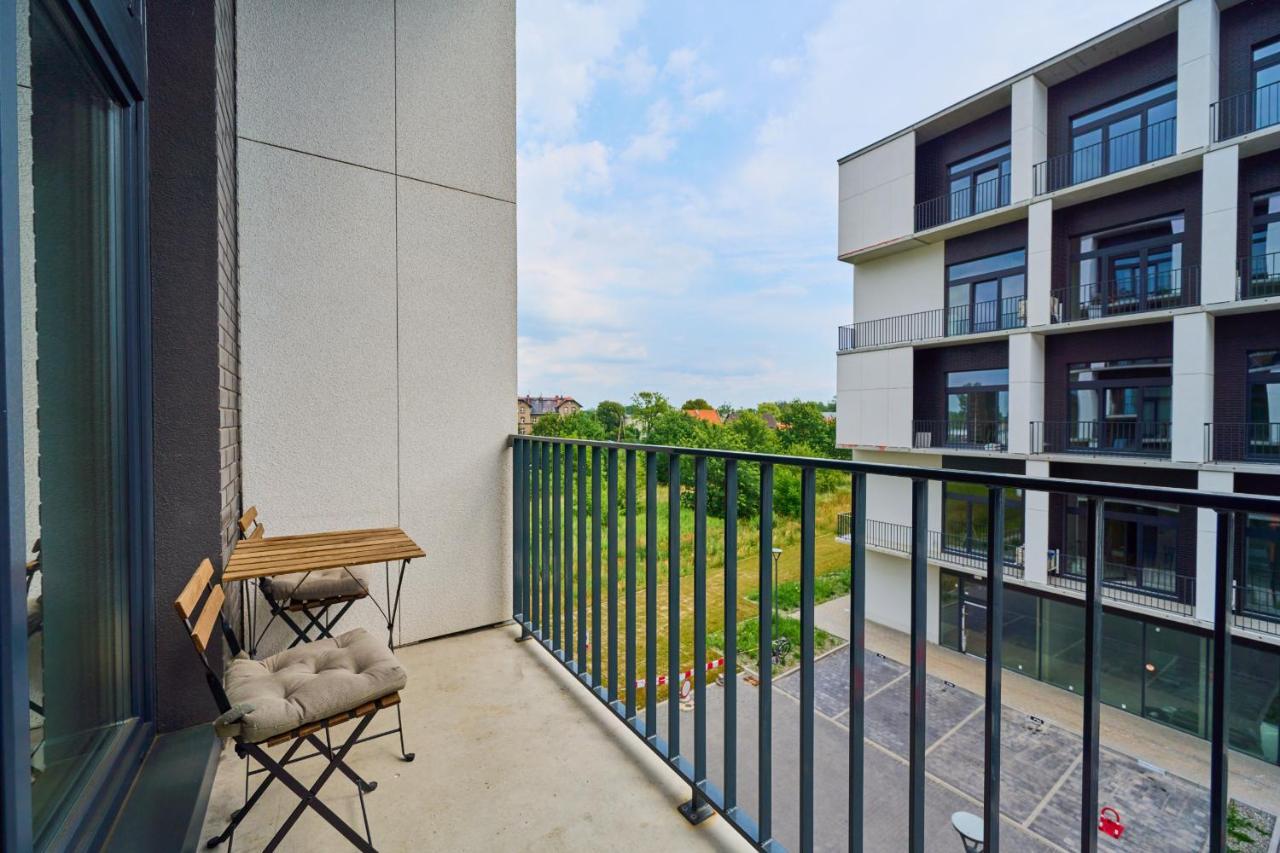 Mezzanine Studio Apartments Zarembowicza Wroclaw Airport By Renters Esterno foto
