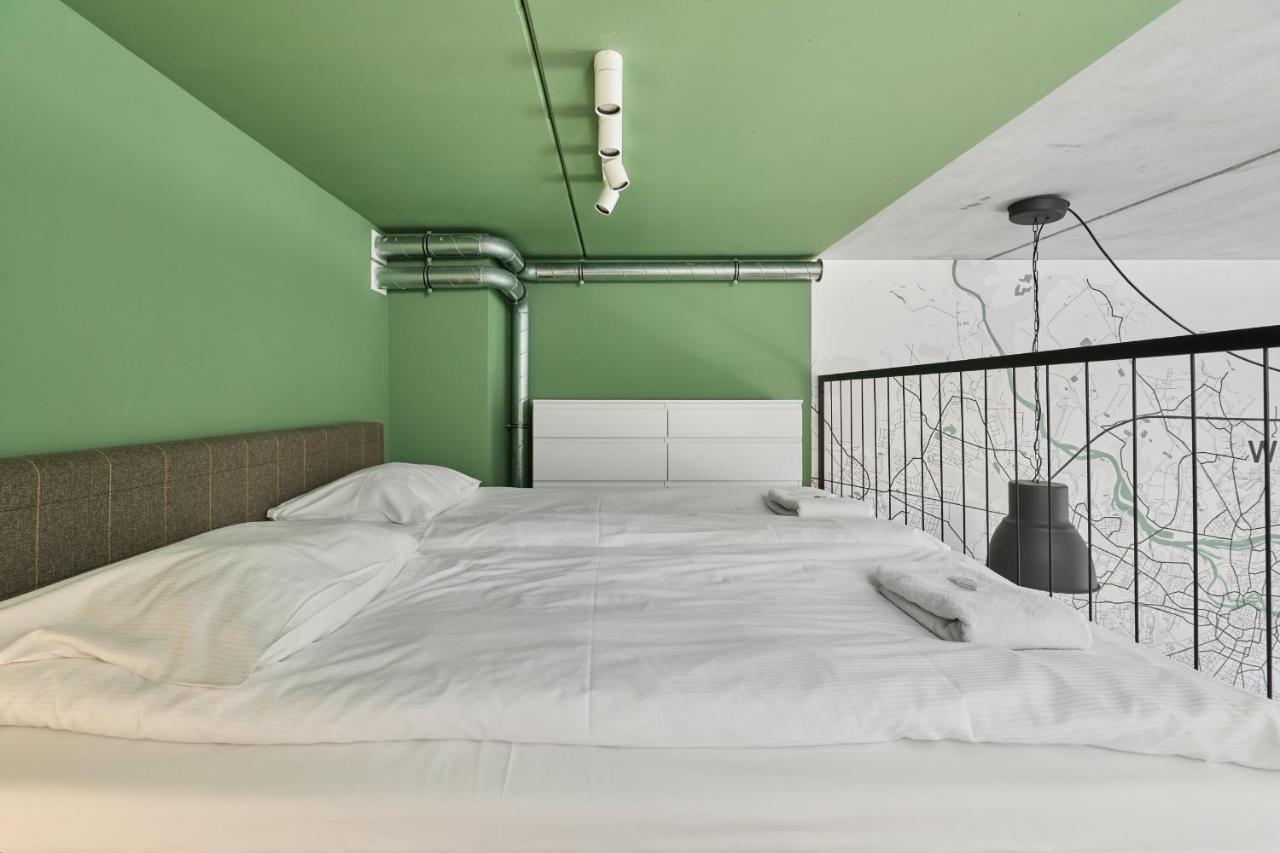 Mezzanine Studio Apartments Zarembowicza Wroclaw Airport By Renters Esterno foto