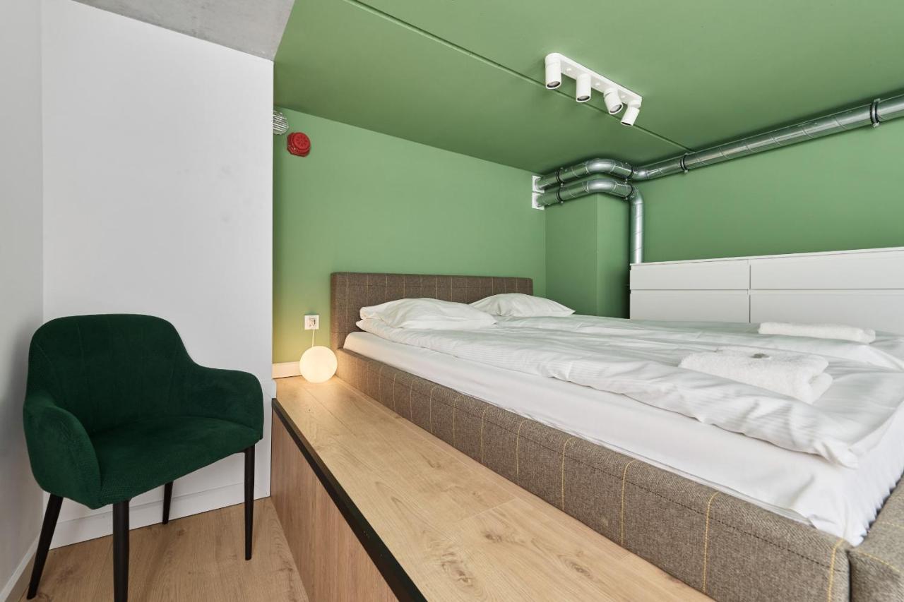 Mezzanine Studio Apartments Zarembowicza Wroclaw Airport By Renters Esterno foto
