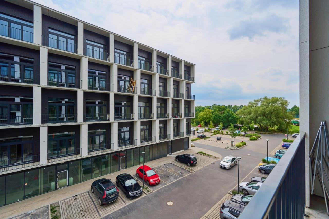 Mezzanine Studio Apartments Zarembowicza Wroclaw Airport By Renters Esterno foto