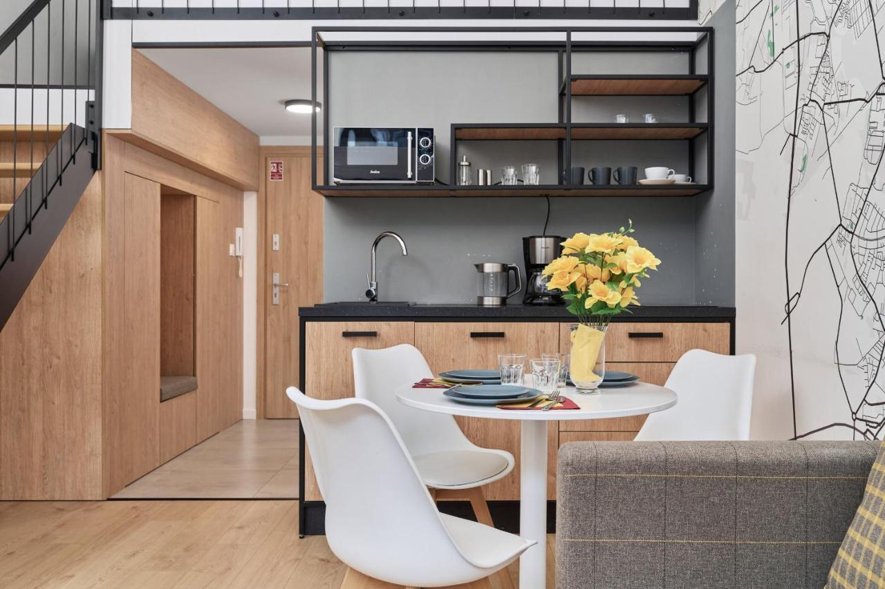 Mezzanine Studio Apartments Zarembowicza Wroclaw Airport By Renters Esterno foto