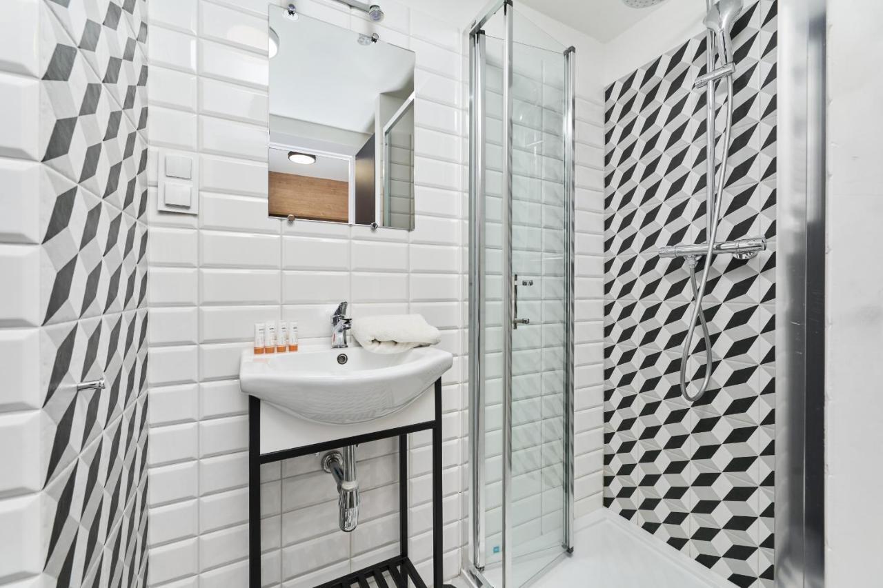 Mezzanine Studio Apartments Zarembowicza Wroclaw Airport By Renters Esterno foto