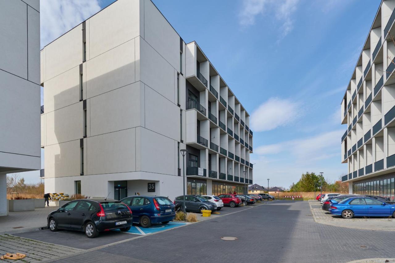 Mezzanine Studio Apartments Zarembowicza Wroclaw Airport By Renters Esterno foto