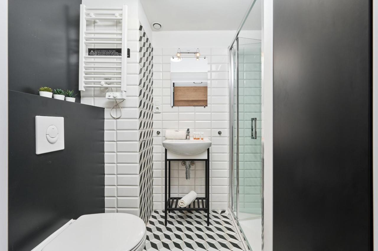 Mezzanine Studio Apartments Zarembowicza Wroclaw Airport By Renters Esterno foto