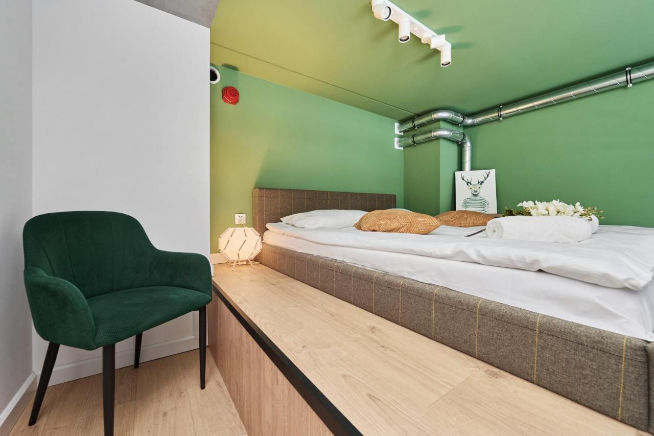 Mezzanine Studio Apartments Zarembowicza Wroclaw Airport By Renters Esterno foto