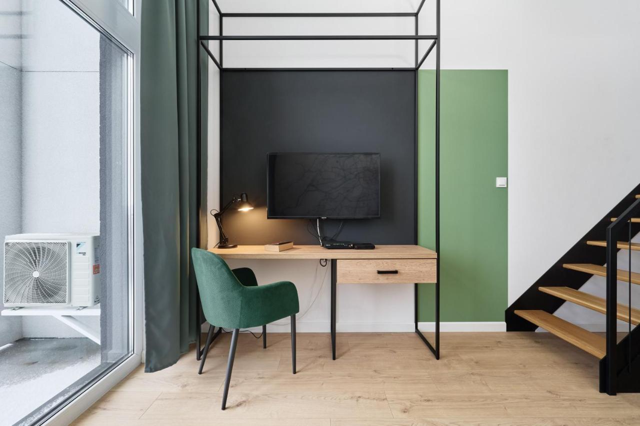 Mezzanine Studio Apartments Zarembowicza Wroclaw Airport By Renters Esterno foto