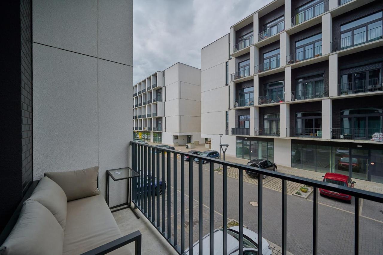 Mezzanine Studio Apartments Zarembowicza Wroclaw Airport By Renters Esterno foto