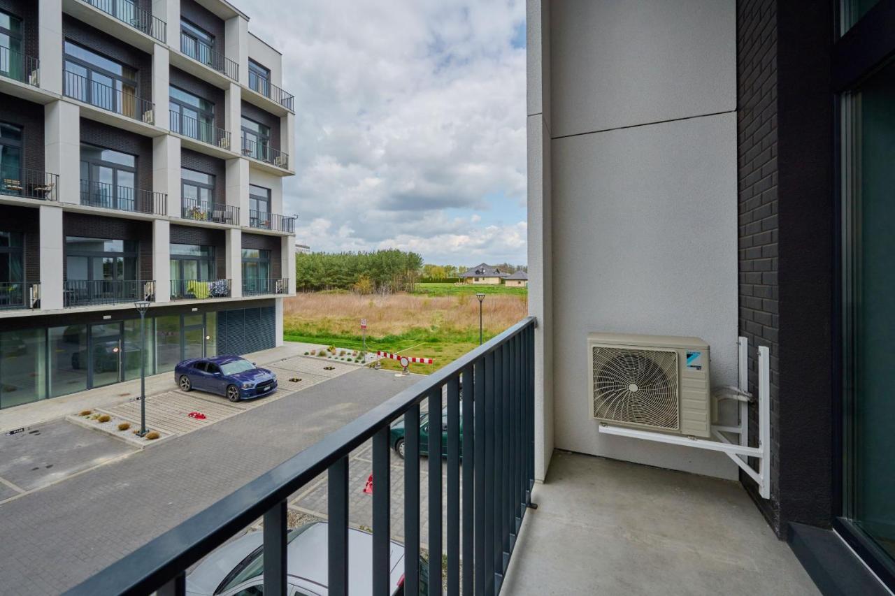 Mezzanine Studio Apartments Zarembowicza Wroclaw Airport By Renters Esterno foto