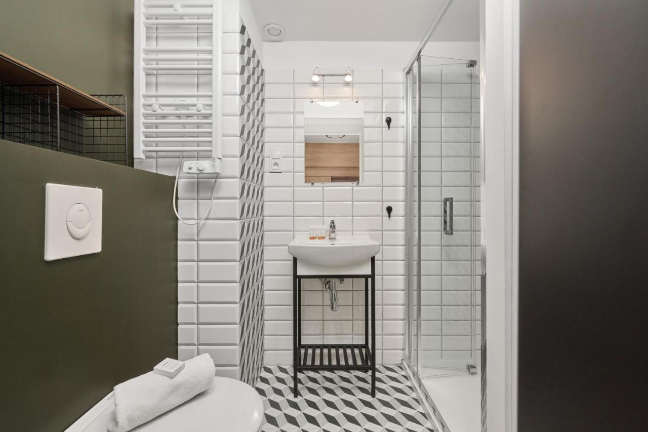 Mezzanine Studio Apartments Zarembowicza Wroclaw Airport By Renters Esterno foto