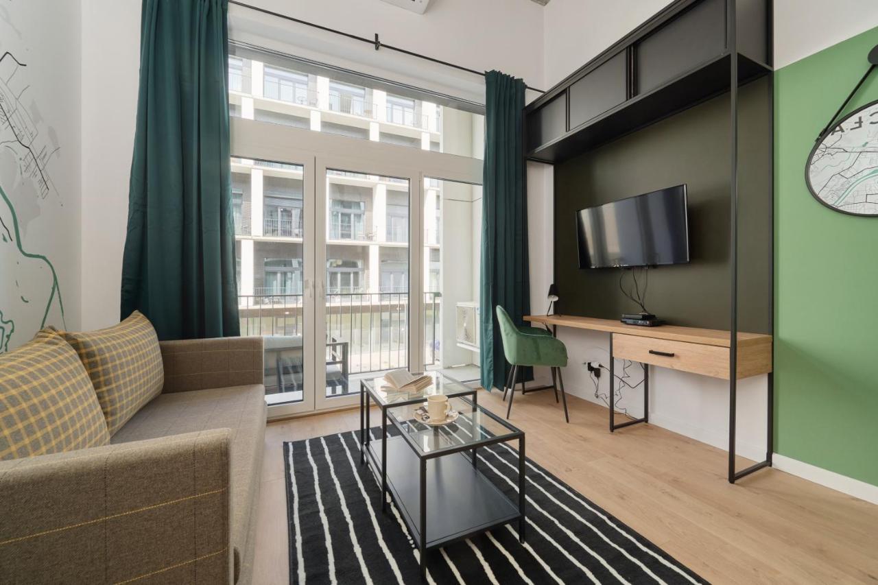 Mezzanine Studio Apartments Zarembowicza Wroclaw Airport By Renters Esterno foto