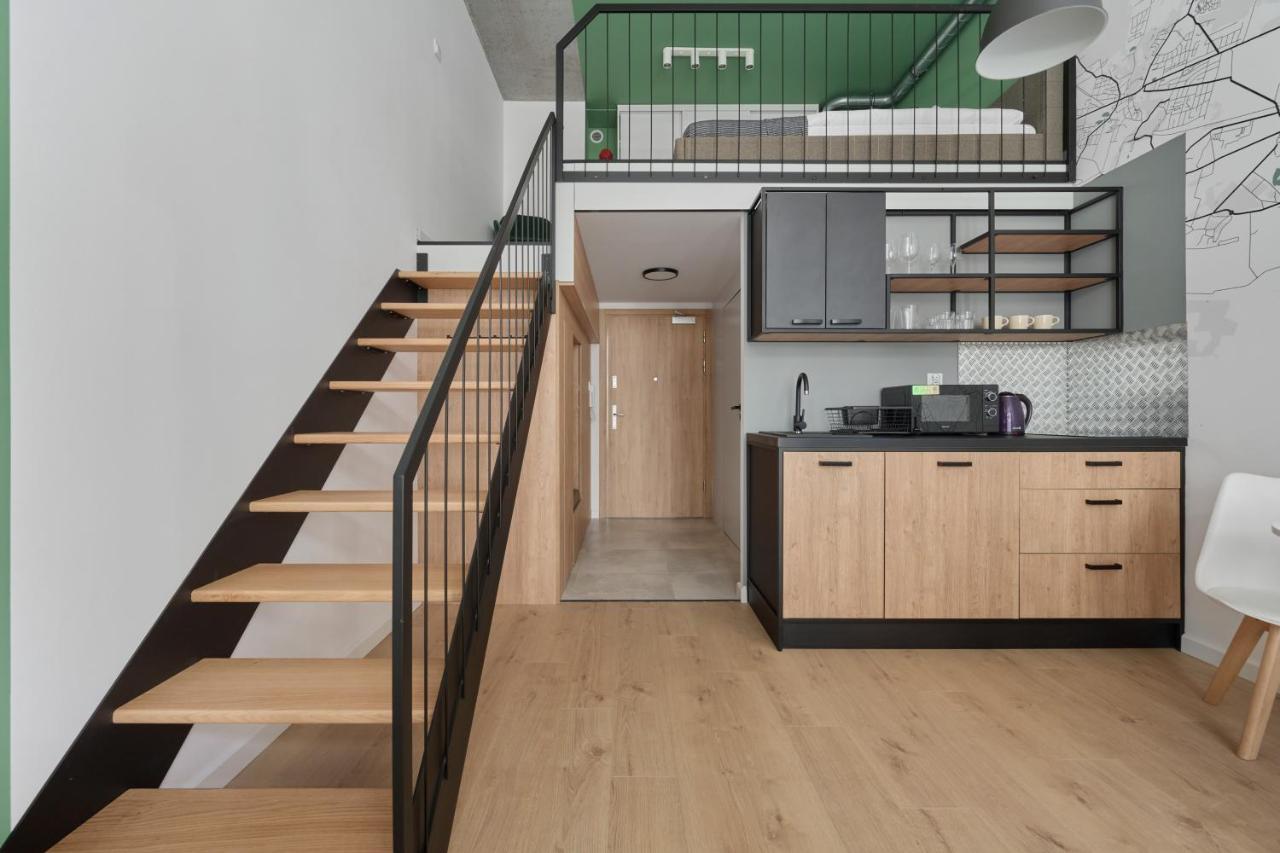 Mezzanine Studio Apartments Zarembowicza Wroclaw Airport By Renters Esterno foto
